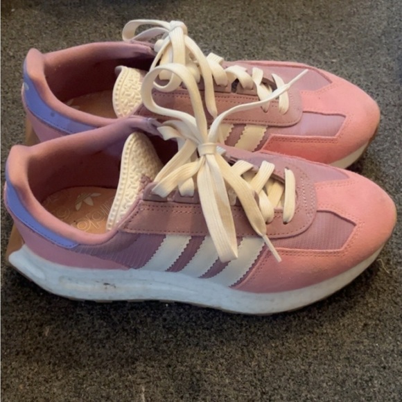 Adida sneaker - Picture 2 of 2